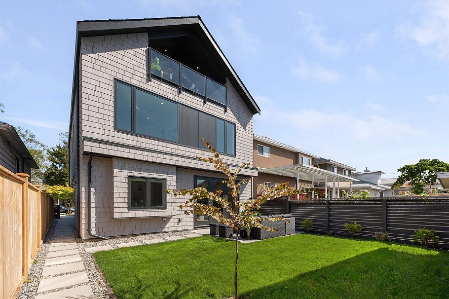 2 2750 W 19th Avenue Vancouver, BC - 1