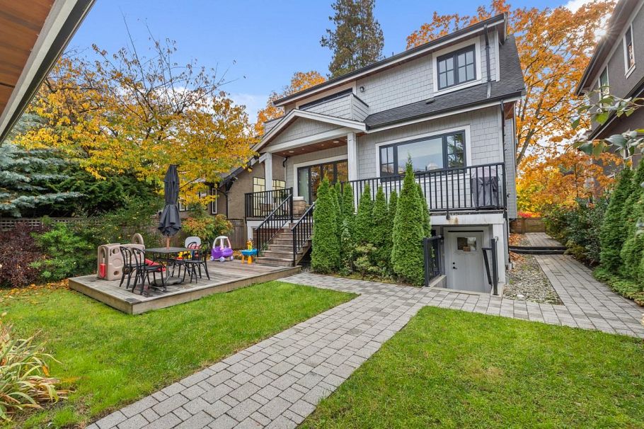 3363 W 15th Avenue Vancouver, BC - 39