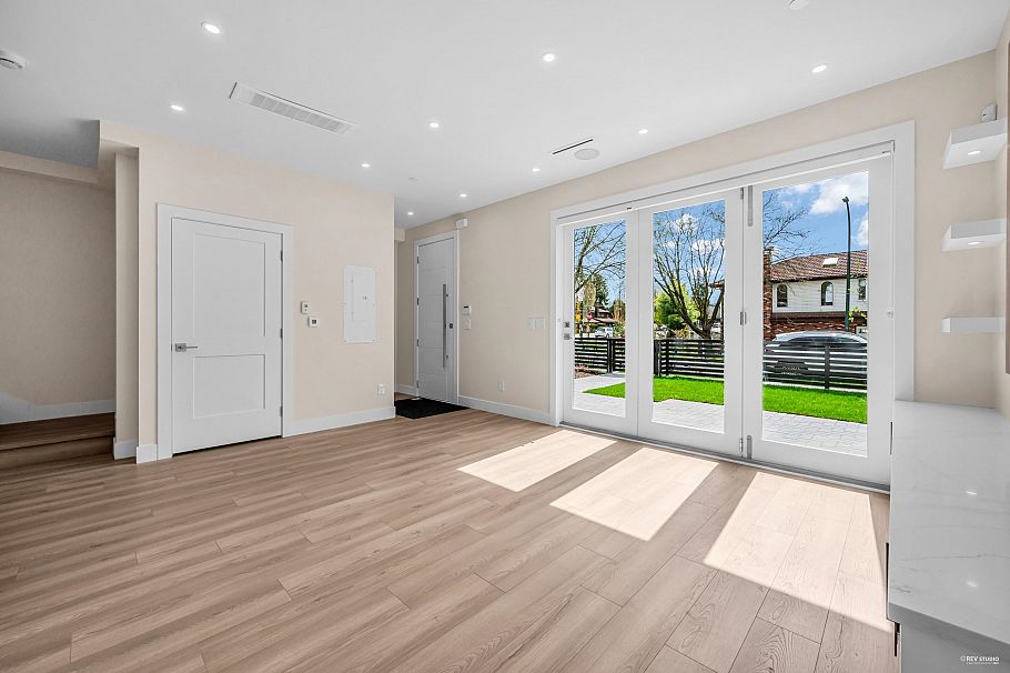 2371 Adanac Street Vancouver, BC - 11