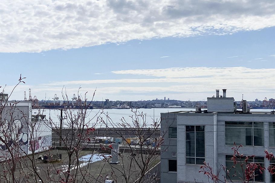 213 365 E 1st Street North Vancouver, BC - 16