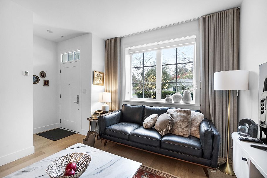 5 1133 Ridgewood Drive North Vancouver, BC - 39