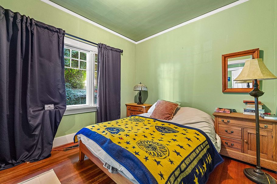 4523 W 1st Avenue Vancouver, BC - 18