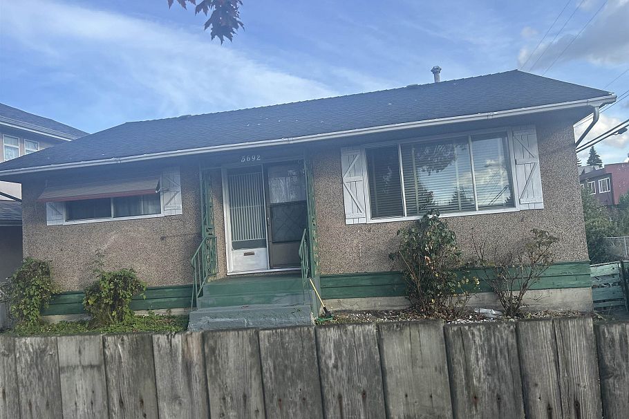 5692 Knight Street Vancouver, BC - 2