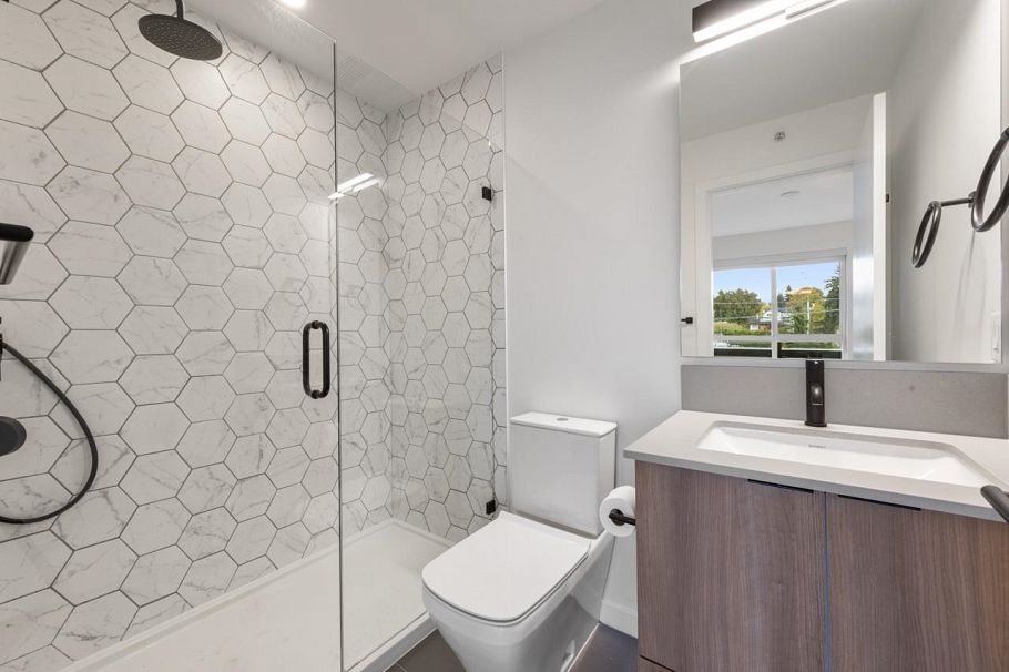 2 533 E 3rd Street North Vancouver, BC - 16