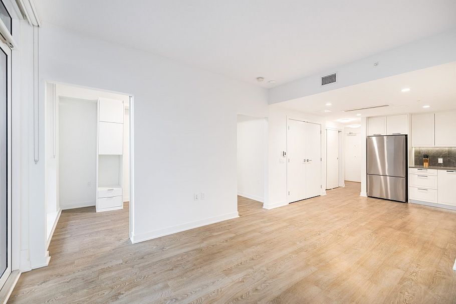 502 1401 Hunter Street North Vancouver, BC - 8