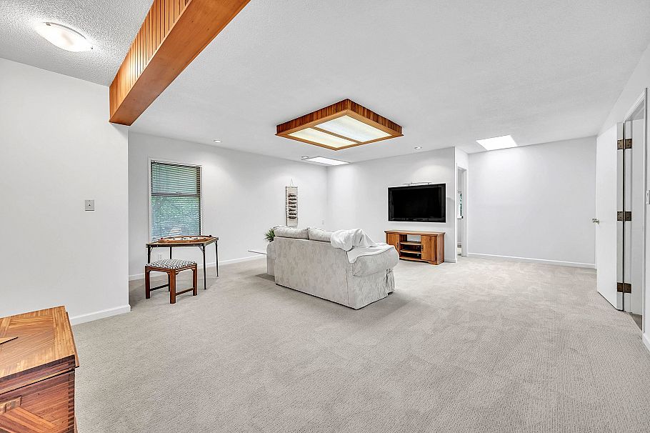 1372 Riverside Drive North Vancouver, BC - 16