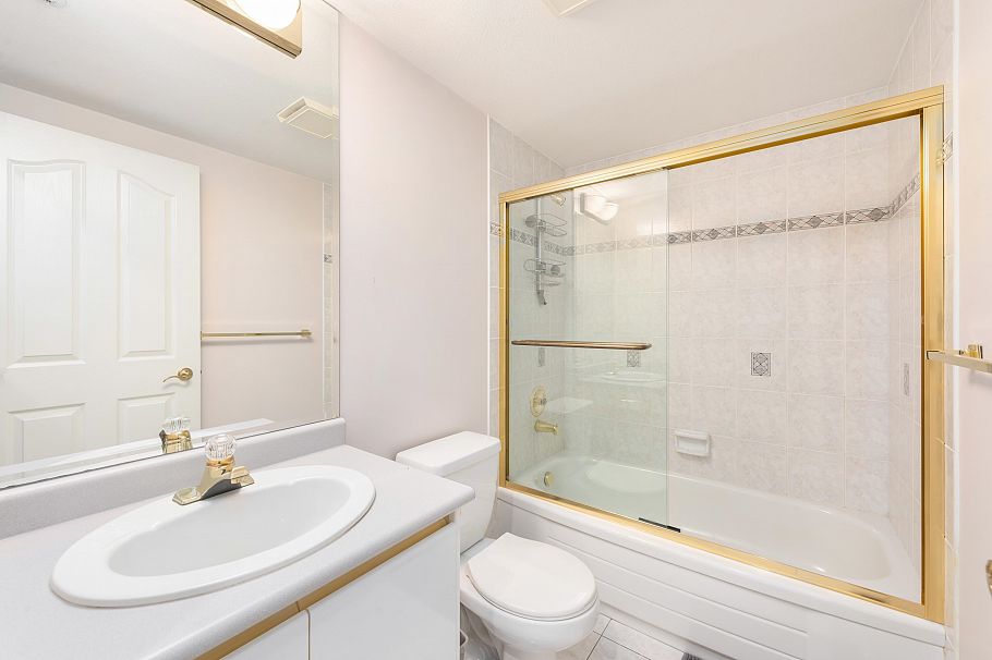 1363 W 51 Avenue Vancouver, BC - 38