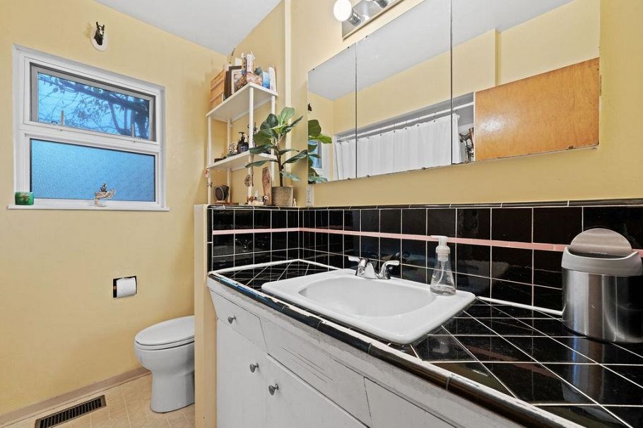 3605 Oxford Street Vancouver, BC - 19