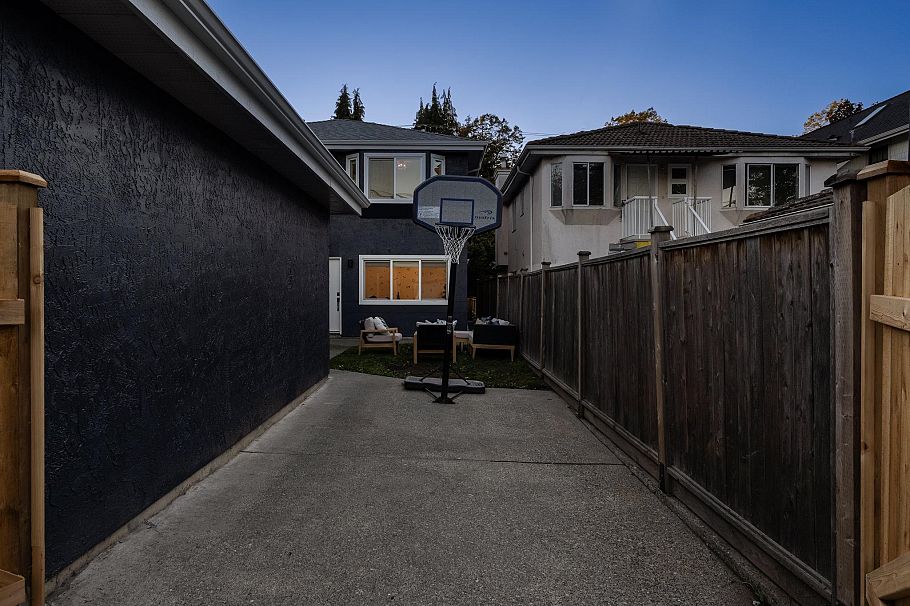 4578 Windsor Street Vancouver, BC - 30