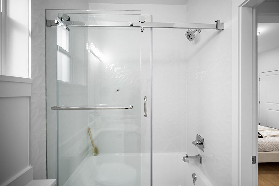 2076 E 50th Avenue Vancouver, BC - 12