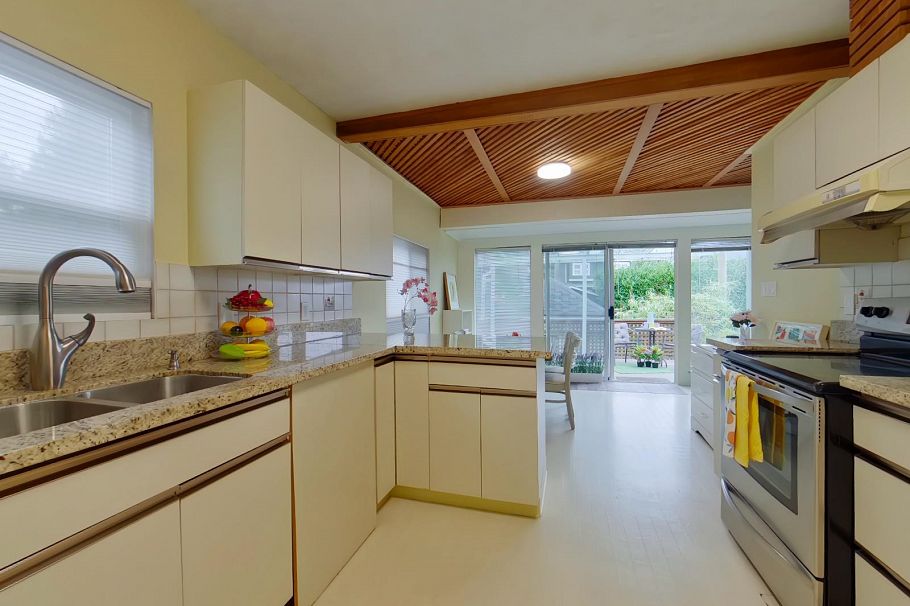 4427 W 16th Avenue Vancouver, BC - 4