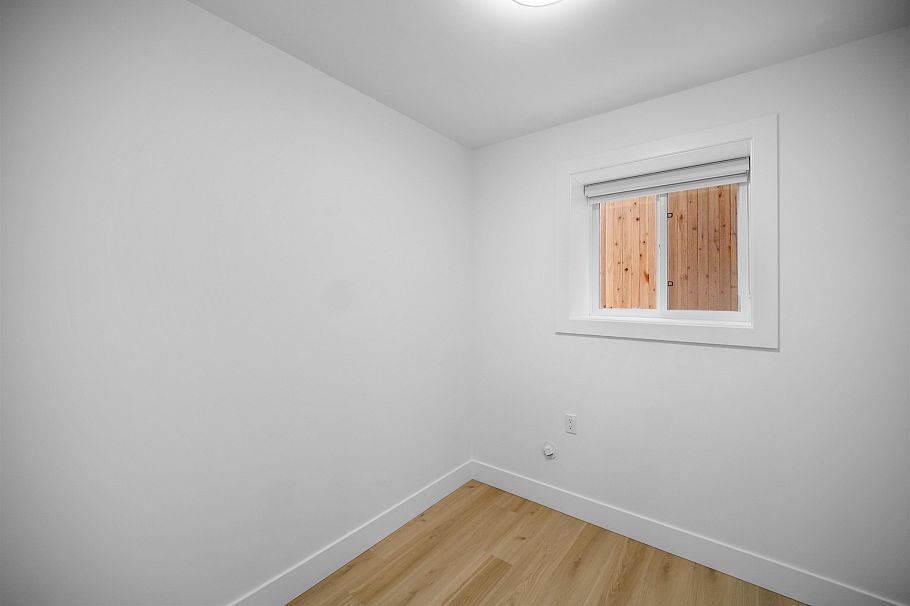 2076 E 50th Avenue Vancouver, BC - 21