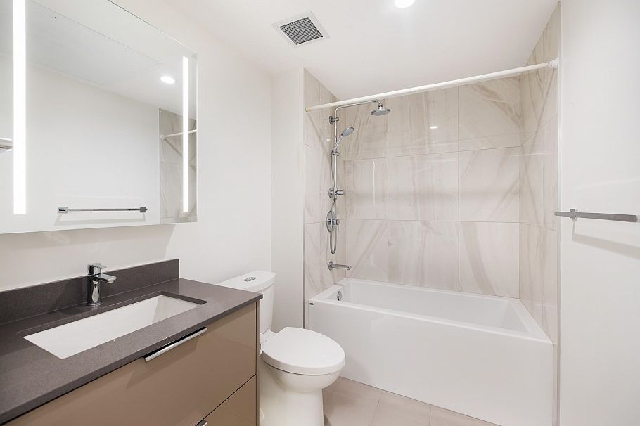 502 1401 Hunter Street North Vancouver, BC - 13