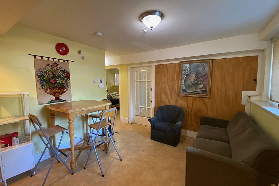 387 W 13th Avenue Vancouver, BC - 13