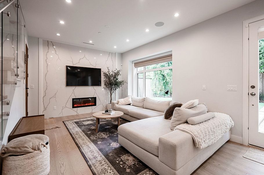 3337 W 40th Avenue Vancouver, BC - 2