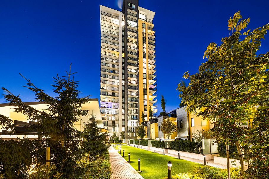 502 1401 Hunter Street North Vancouver, BC - 3