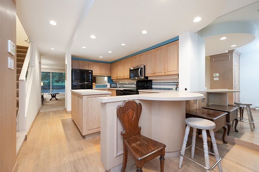 4083 Parkway Drive Vancouver, BC - 2