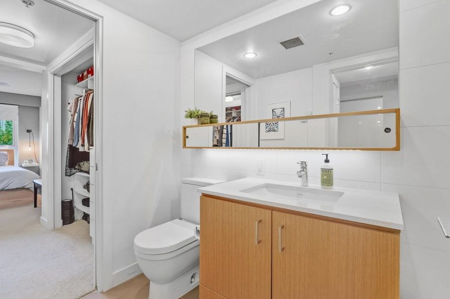 208 221 E 3rd Street North Vancouver, BC - 18