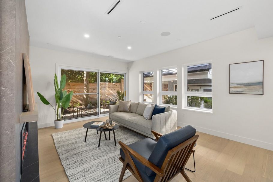 2430 W 49th Avenue Vancouver, BC - 4