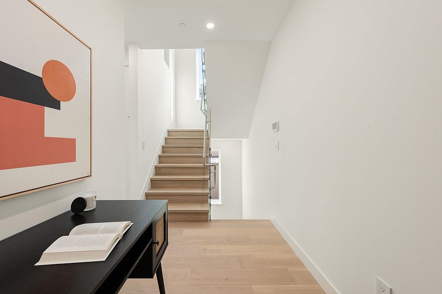 1 2750 W 19th Avenue Vancouver, BC - 19