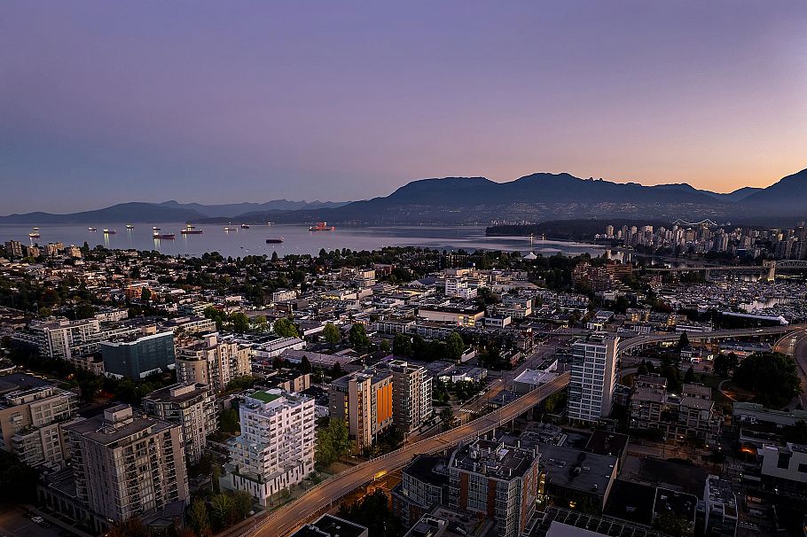 301 2323 Fir Street Vancouver, BC - 1