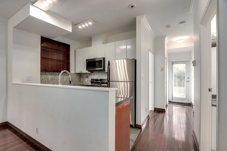 936 Richards Street Vancouver, BC - 18