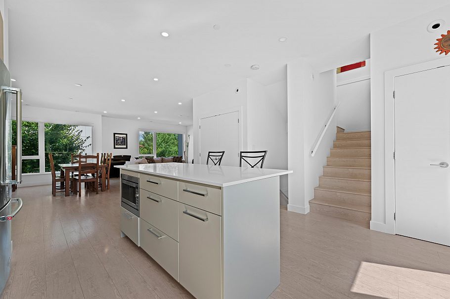 54 3597 Malsum Drive North Vancouver, BC - 5