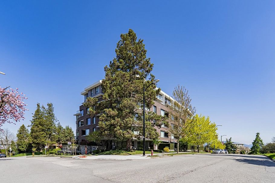 305 505 W 30th Avenue Vancouver, BC - 3