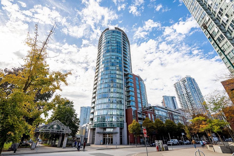2303 58 Keefer Place Vancouver, BC - 1