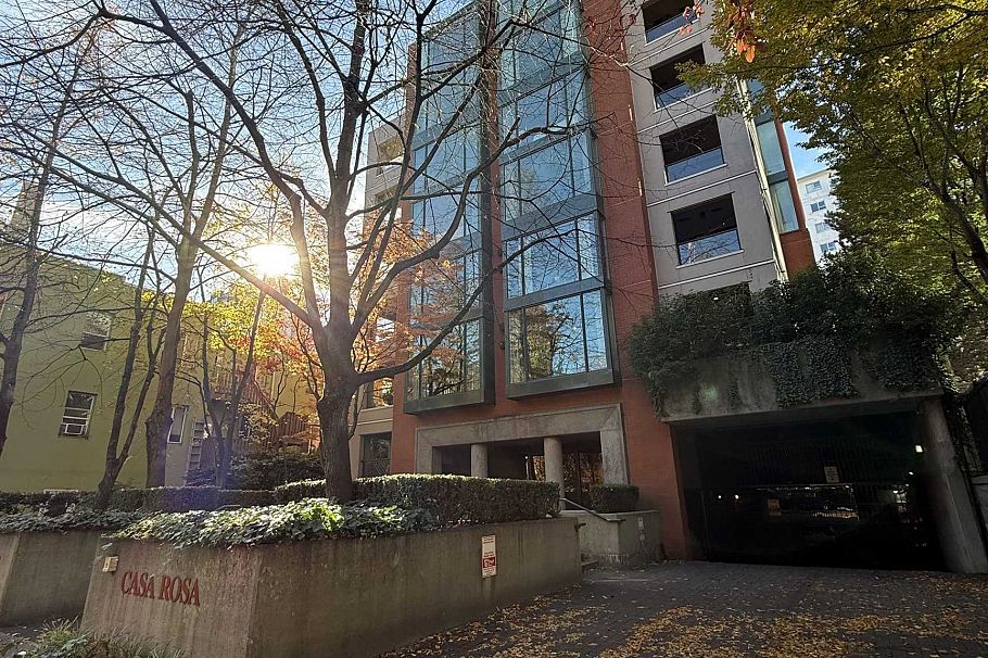 402 1818 Robson Street Vancouver, BC - 2