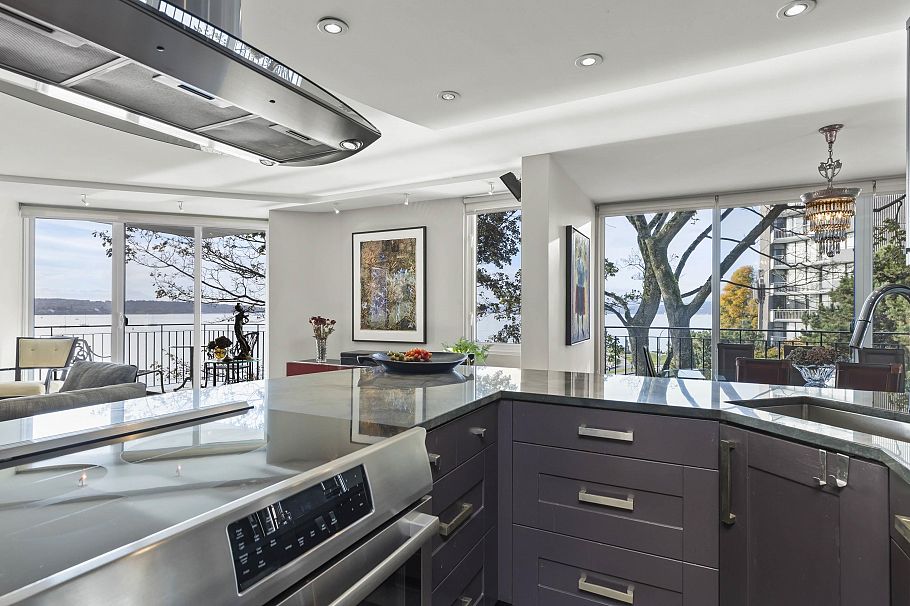 402 1575 Beach Avenue Vancouver, BC - 17