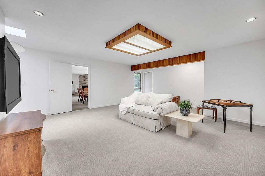 1372 Riverside Drive North Vancouver, BC - 17