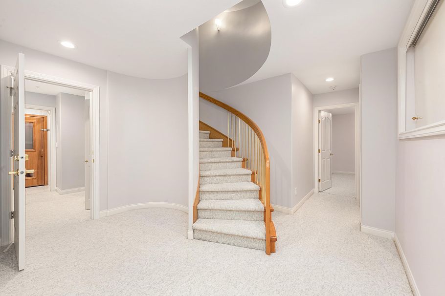 1363 W 51 Avenue Vancouver, BC - 27