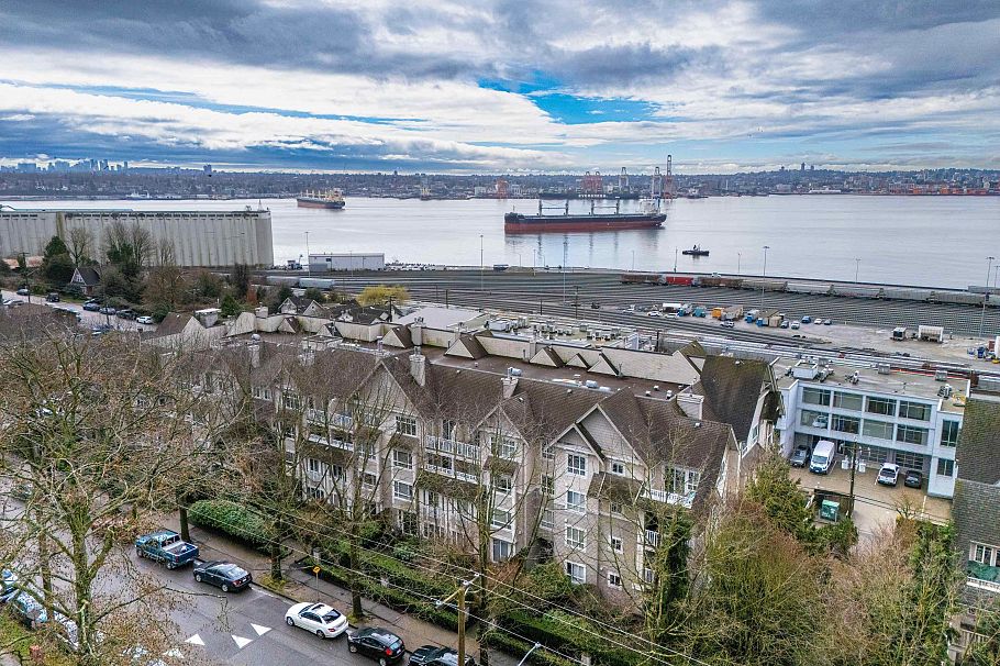 213 365 E 1st Street North Vancouver, BC - 25