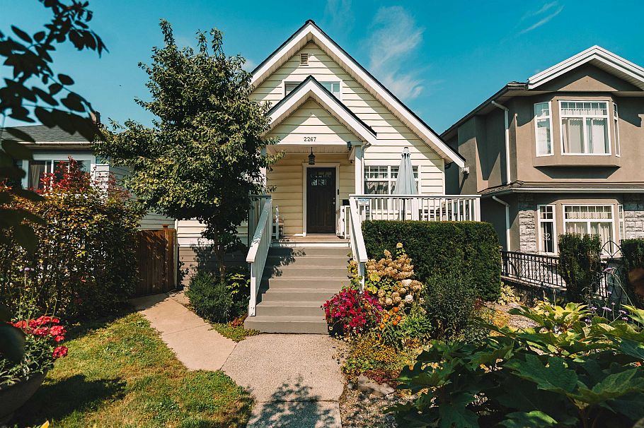 2267 Napier Street Vancouver, BC - 3