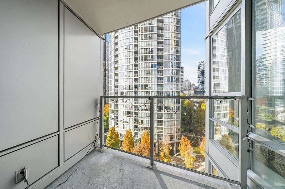 906 1438 Richards Street Vancouver, BC - 17
