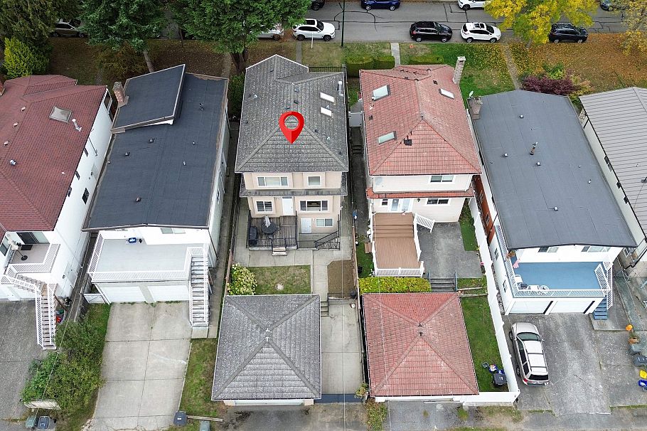 260 W 63rd Avenue Vancouver, BC - 3