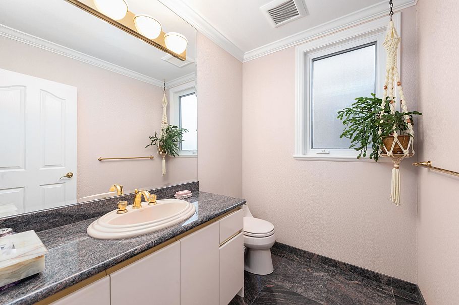 1363 W 51 Avenue Vancouver, BC - 17