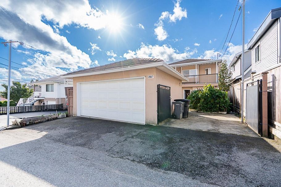 2887 E Georgia Street Vancouver, BC - 30