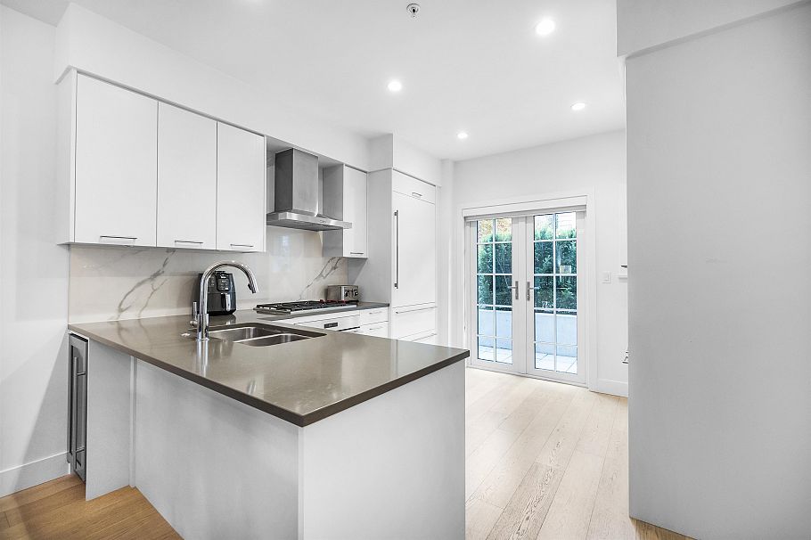 5 1133 Ridgewood Drive North Vancouver, BC - 13