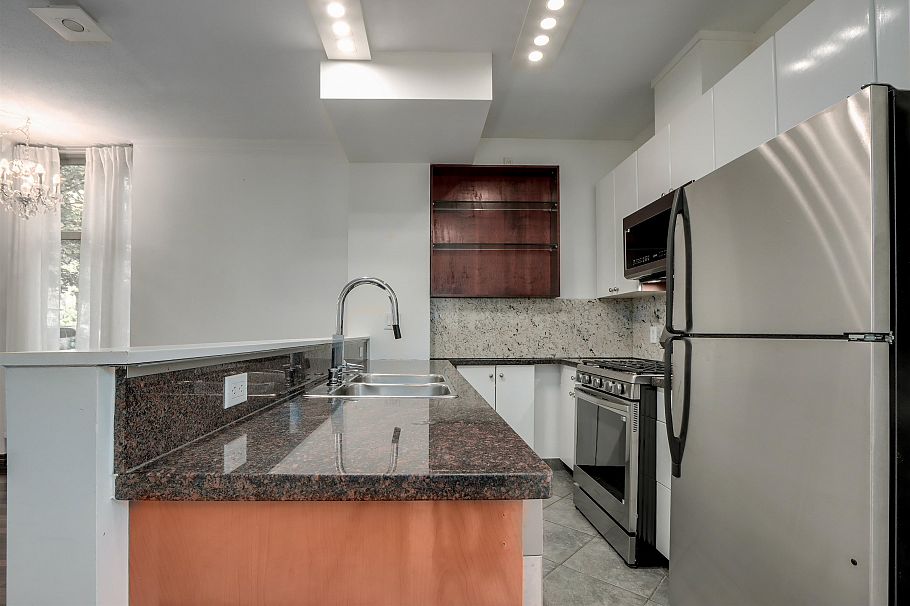 936 Richards Street Vancouver, BC - 17