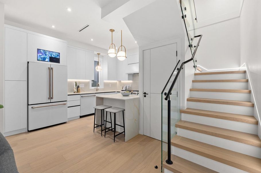 683 W 18th Avenue Vancouver, BC - 10