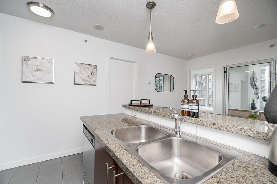 2303 58 Keefer Place Vancouver, BC - 10