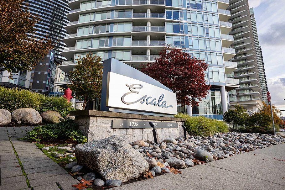 2402 1788 Gilmore Avenue Burnaby, BC - 2