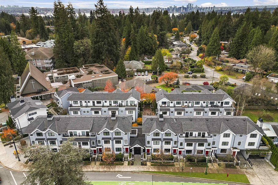 5 1133 Ridgewood Drive North Vancouver, BC - 5