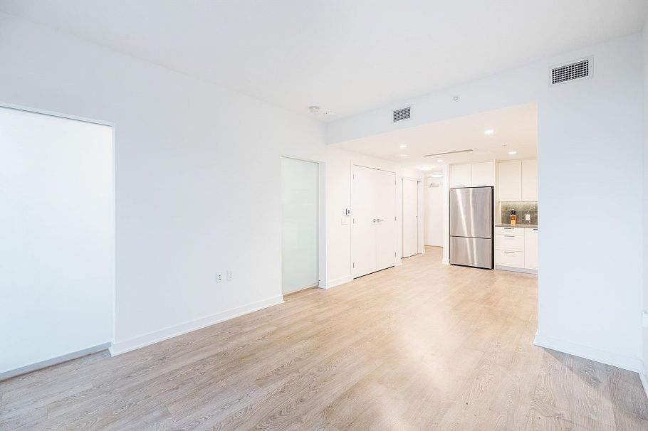 502 1401 Hunter Street North Vancouver, BC - 9