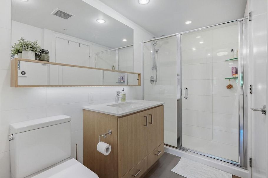 208 221 E 3rd Street North Vancouver, BC - 17