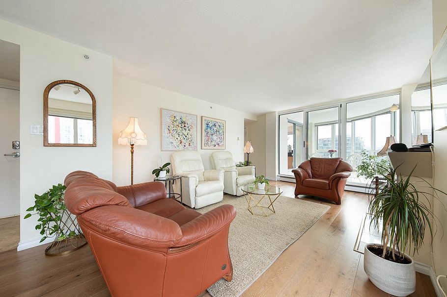 2204 183 Keefer Place Vancouver, BC - 3