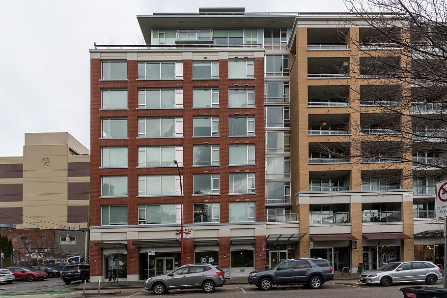 714 221 Union Street Vancouver, BC - 5