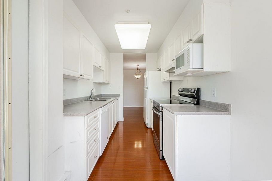 211 223 Mountain Highway North Vancouver, BC - 10